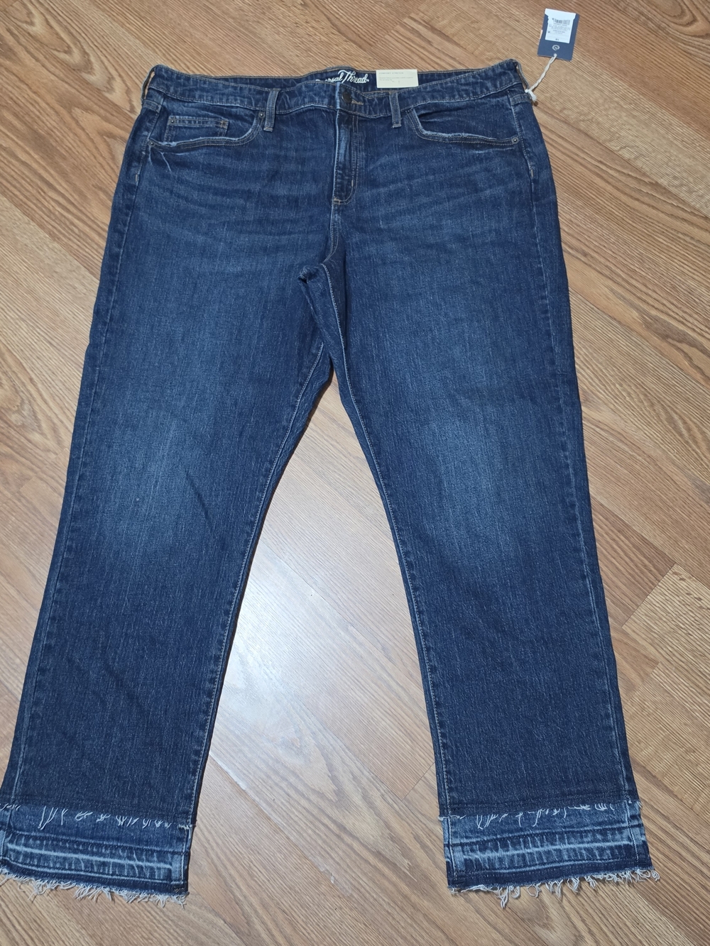 Universal Thread Dark Blue Relaxed Straight Jeans with Frayed Hem
